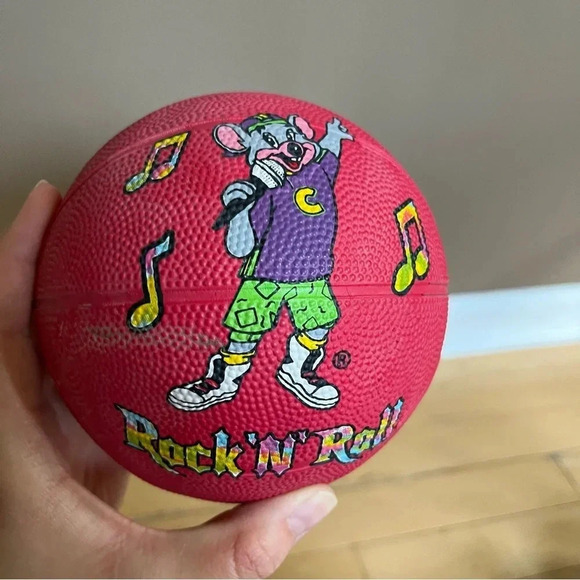 Vintage Chuck E Cheese Mini Basketball CEC Entertainment ROCK 'N' ROLL 5" RED - Picture 2 of 4